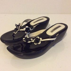 Charles David black flat shoes flower size 38